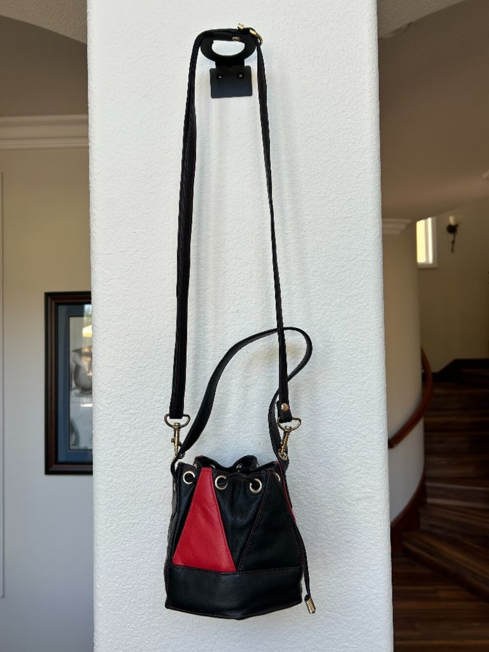 ASHRO small black and red bucket bag